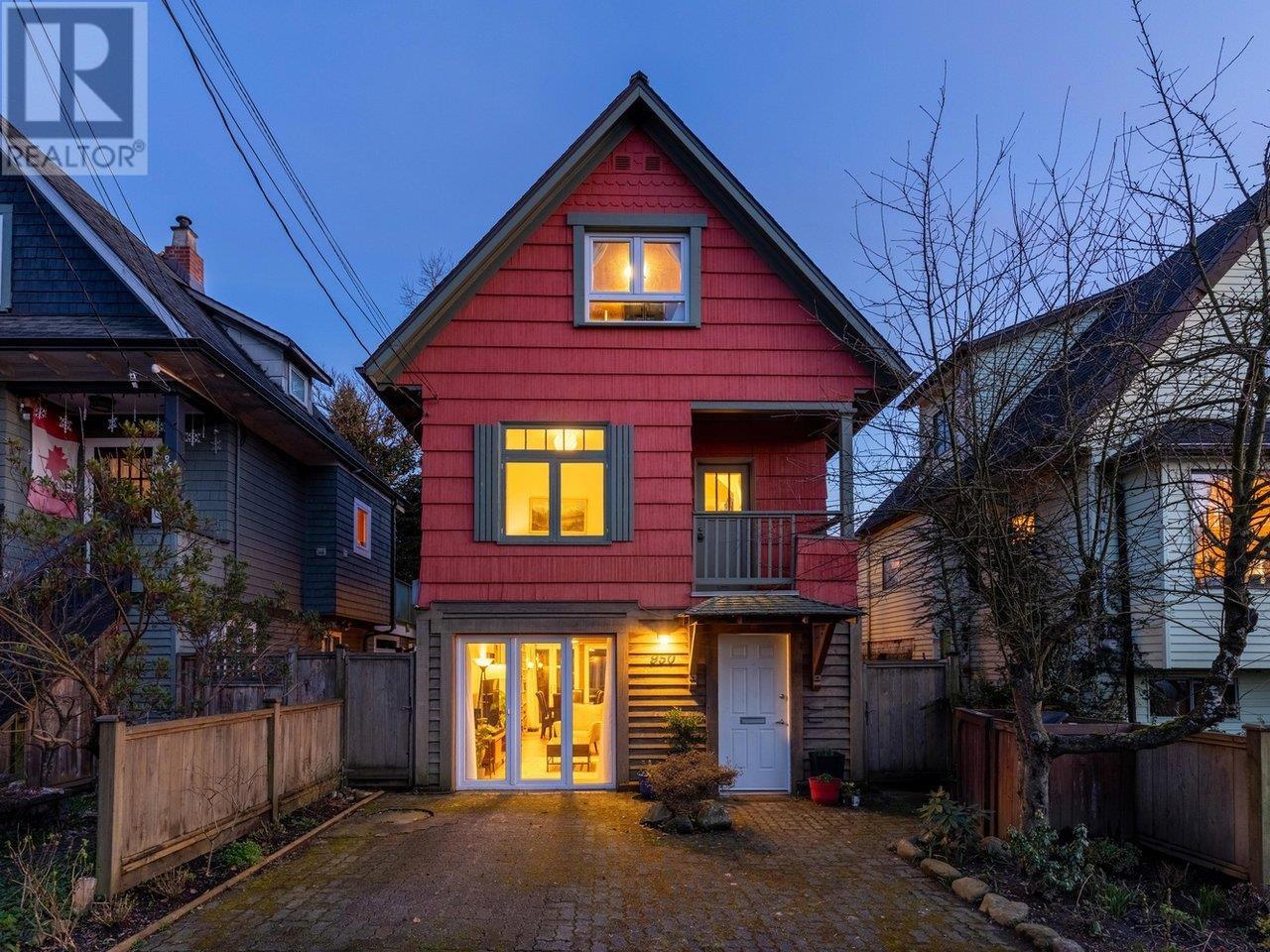 950 RINGWOOD AVENUE, Vancouver, British Columbia