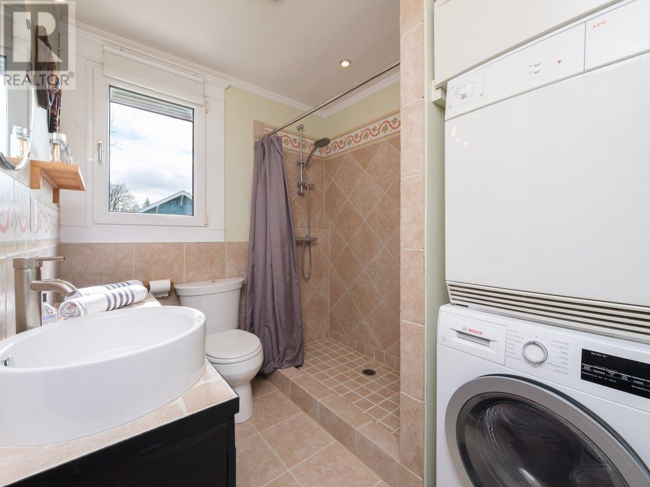 950 Ringwood Avenue, Vancouver, British Columbia  V5V 2T8 - Photo 24 - R2993689