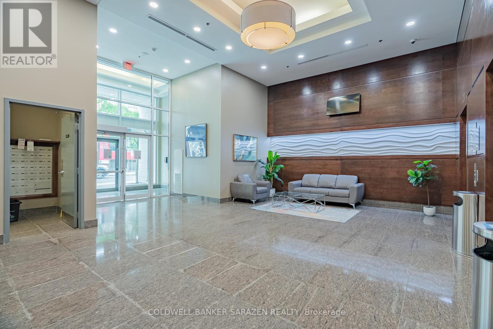 1015 - 238 Besserer Street, Ottawa, Ontario  K1N 6B1 - Photo 2 - X12153642