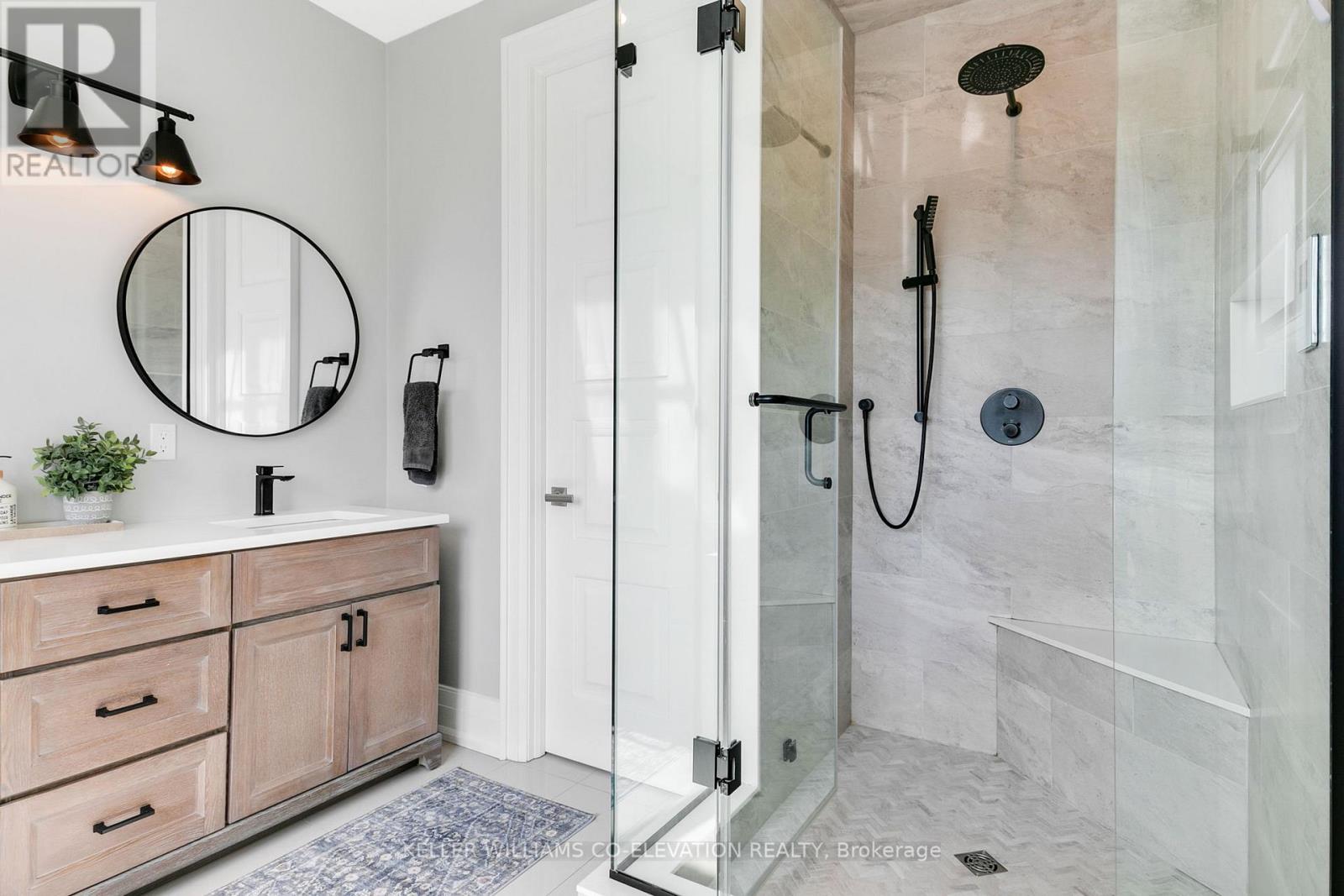 19 Duncairn Drive, Toronto (Princess-Rosethorn), Ontario  M9B 2P2 - Photo 25 - W12158755