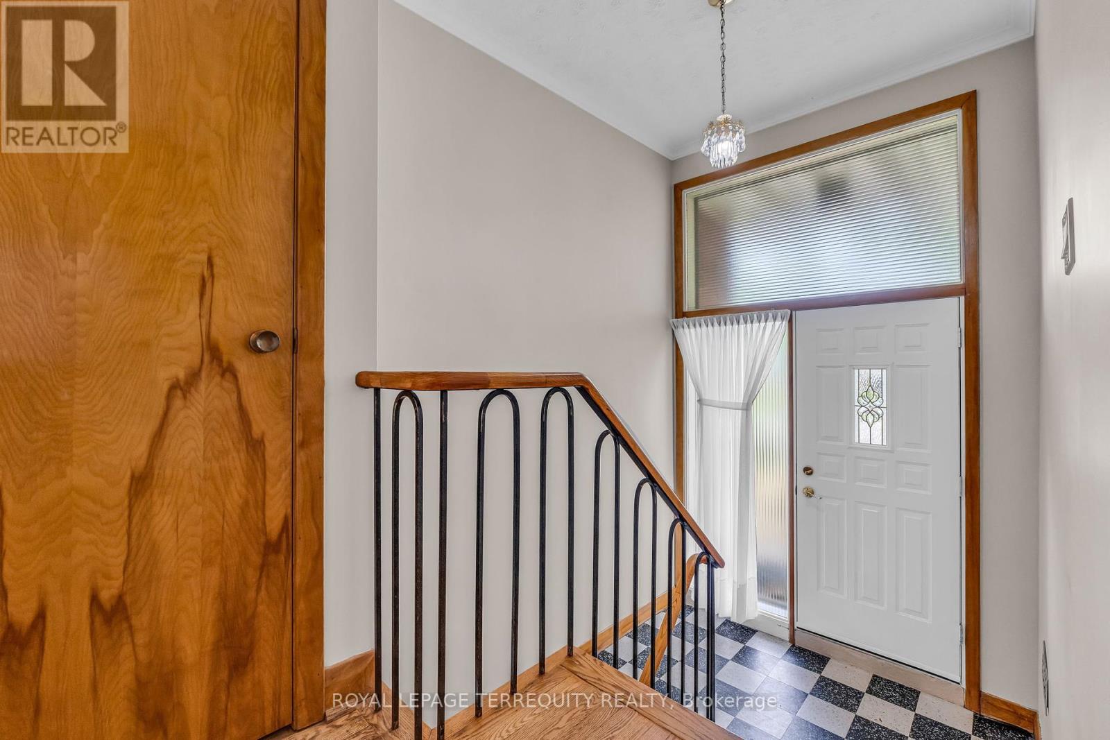 16 Rowse Crescent, Toronto (Kingsview Village-The Westway), Ontario  M9P 3L5 - Photo 3 - W12158834