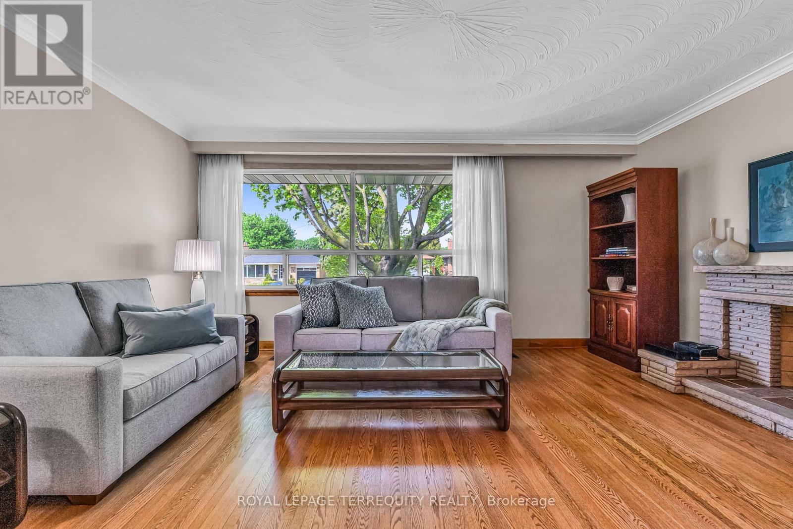 16 Rowse Crescent, Toronto (Kingsview Village-The Westway), Ontario  M9P 3L5 - Photo 4 - W12158834