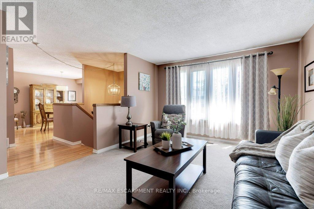 302 Highridge Avenue, Hamilton, Ontario  L8E 3W3 - Photo 11 - X12158886