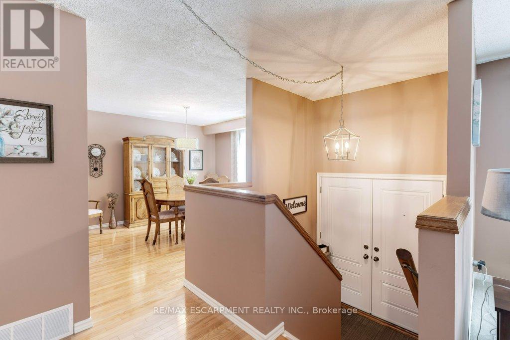 302 Highridge Avenue, Hamilton, Ontario  L8E 3W3 - Photo 13 - X12158886