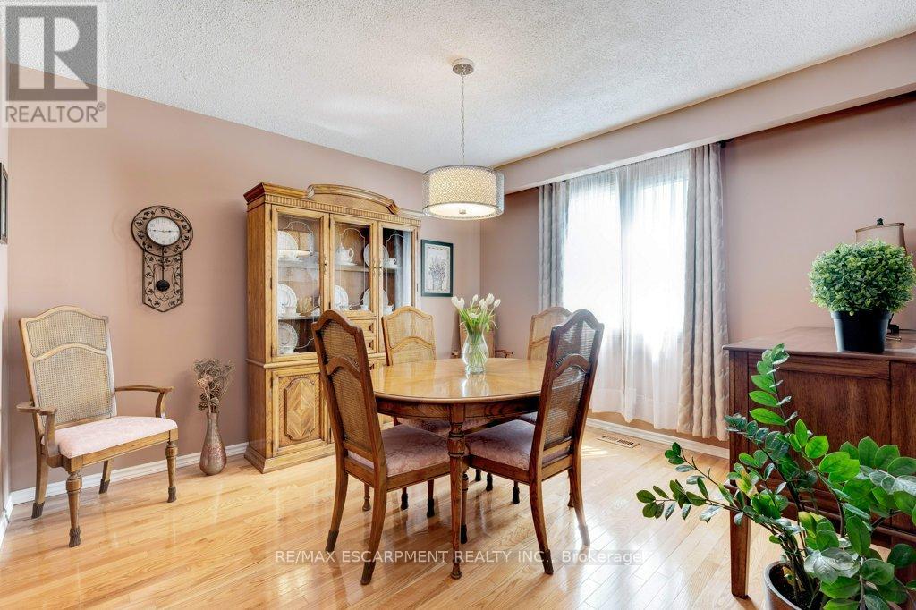 302 Highridge Avenue, Hamilton, Ontario  L8E 3W3 - Photo 14 - X12158886