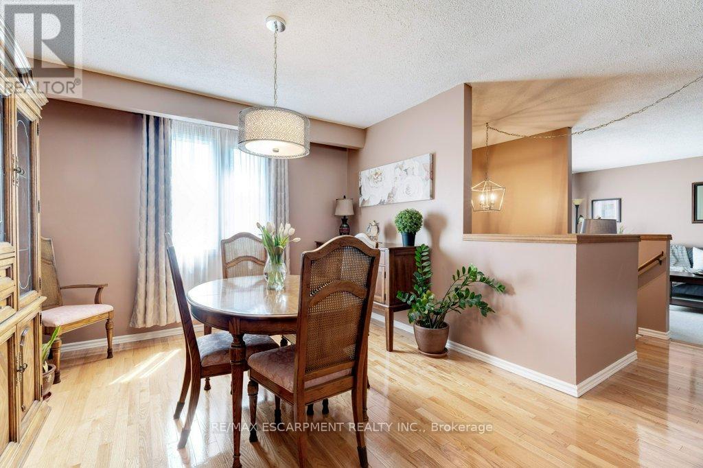 302 Highridge Avenue, Hamilton, Ontario  L8E 3W3 - Photo 15 - X12158886