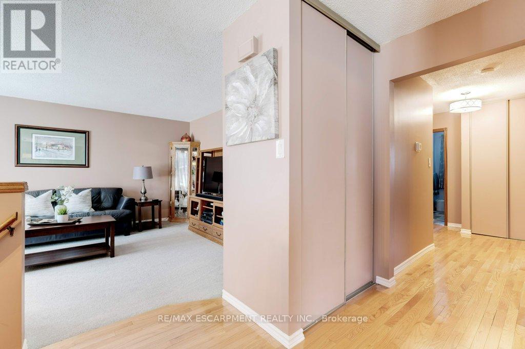 302 Highridge Avenue, Hamilton, Ontario  L8E 3W3 - Photo 16 - X12158886