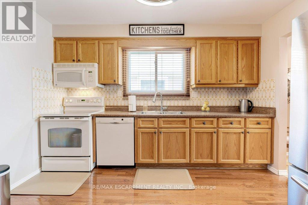 302 Highridge Avenue, Hamilton, Ontario  L8E 3W3 - Photo 17 - X12158886