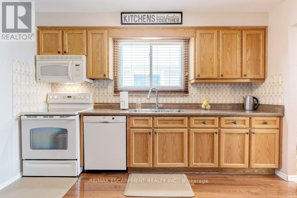 302 Highridge Avenue, Hamilton, Ontario  L8E 3W3 - Photo 18 - X12158886