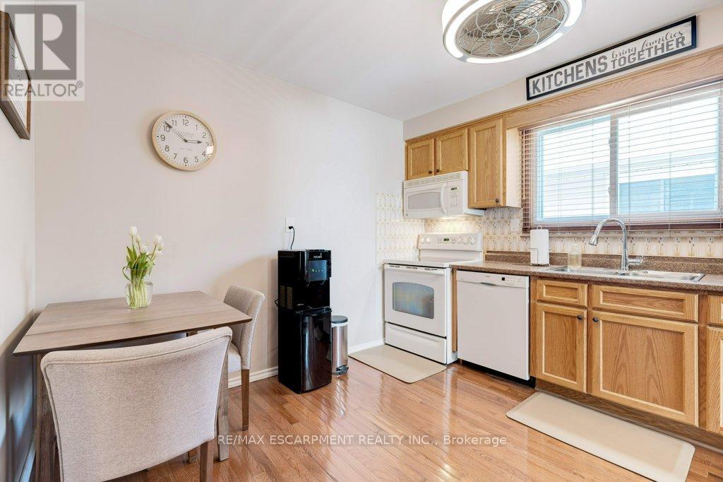 302 Highridge Avenue, Hamilton, Ontario  L8E 3W3 - Photo 19 - X12158886