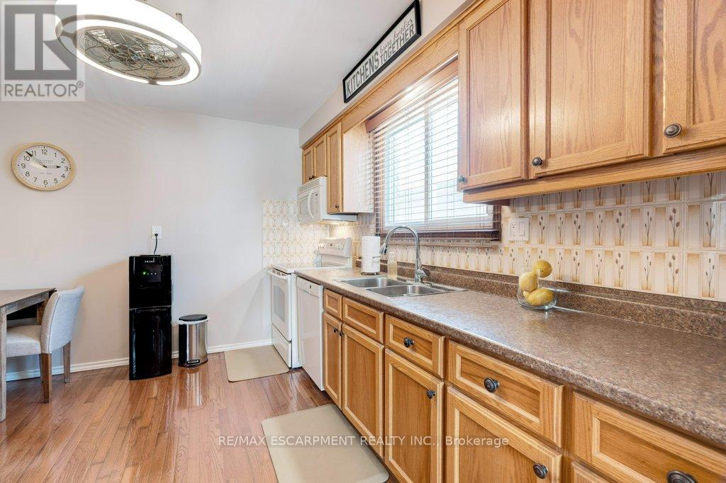 302 Highridge Avenue, Hamilton, Ontario  L8E 3W3 - Photo 21 - X12158886