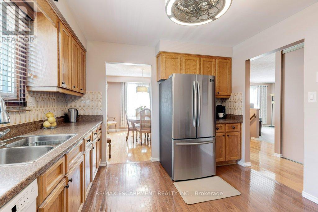302 Highridge Avenue, Hamilton, Ontario  L8E 3W3 - Photo 22 - X12158886