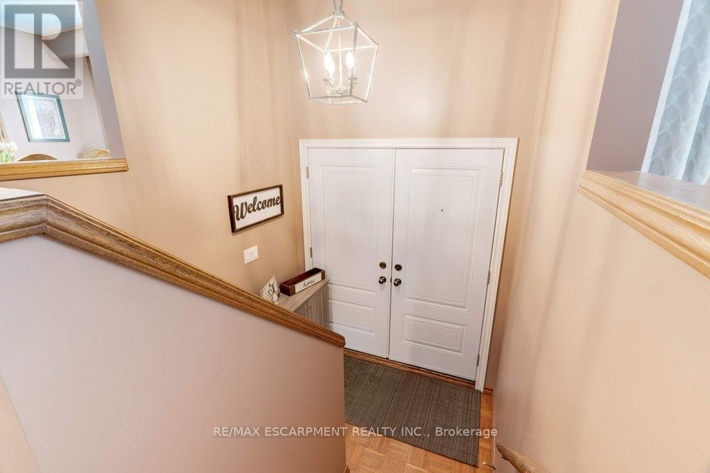 302 Highridge Avenue, Hamilton, Ontario  L8E 3W3 - Photo 23 - X12158886