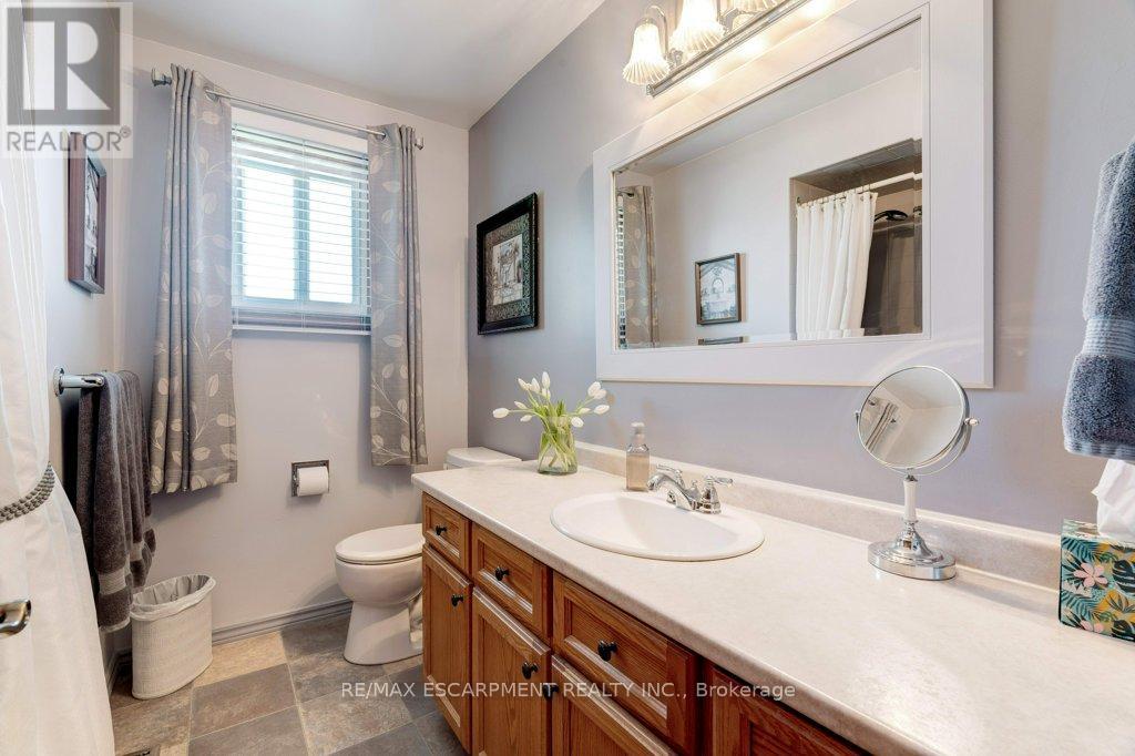 302 Highridge Avenue, Hamilton, Ontario  L8E 3W3 - Photo 26 - X12158886