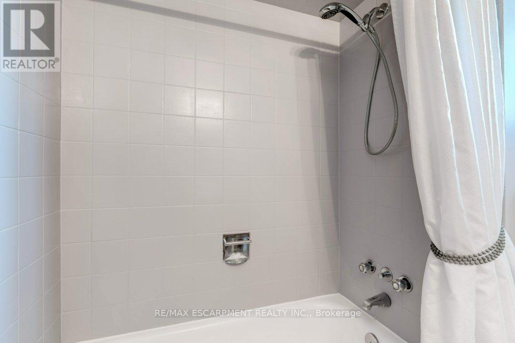 302 Highridge Avenue, Hamilton, Ontario  L8E 3W3 - Photo 27 - X12158886