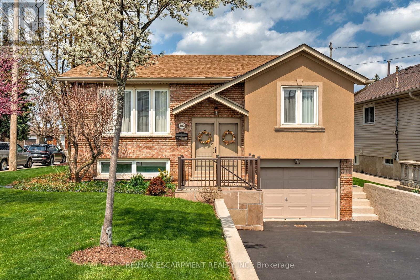 302 Highridge Avenue, Hamilton, Ontario  L8E 3W3 - Photo 3 - X12158886