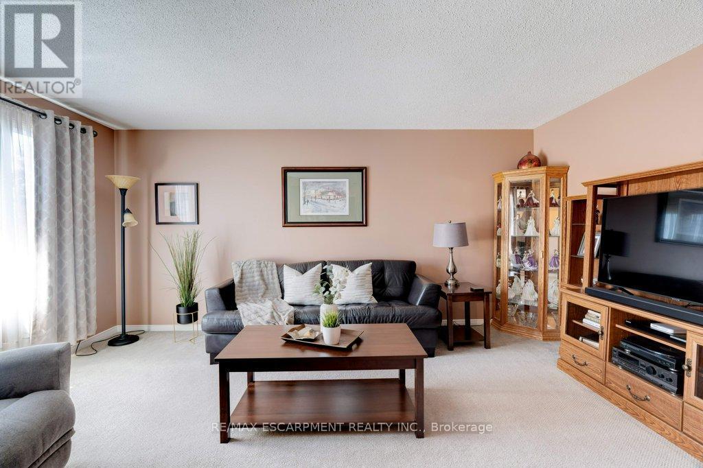 302 Highridge Avenue, Hamilton, Ontario  L8E 3W3 - Photo 9 - X12158886