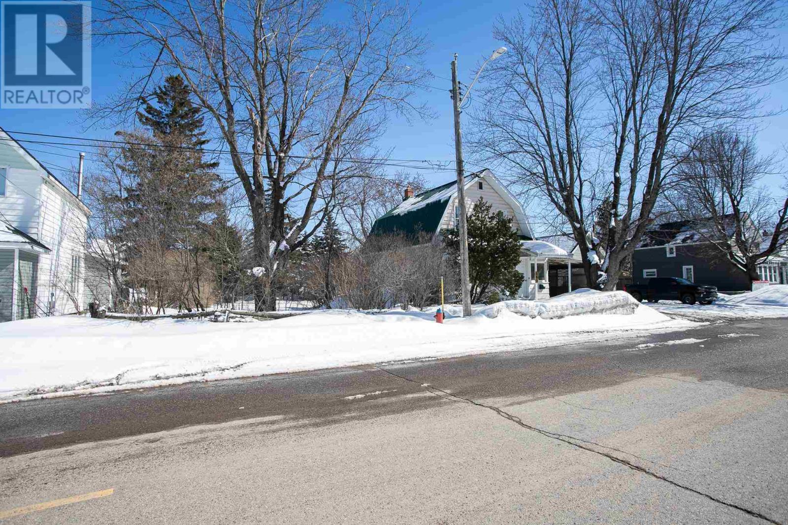 460 Parliament St, Sault Ste. Marie, Ontario  P6C 3M3 - Photo 3 - SM250627