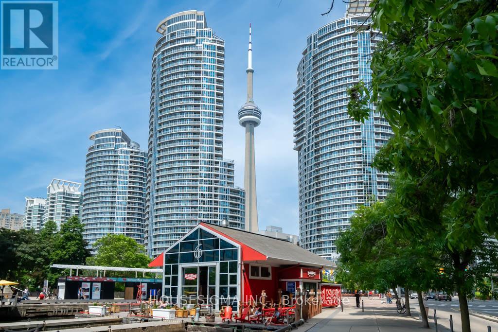 2003 - 77 HARBOUR SQUARE, Toronto, Ontario