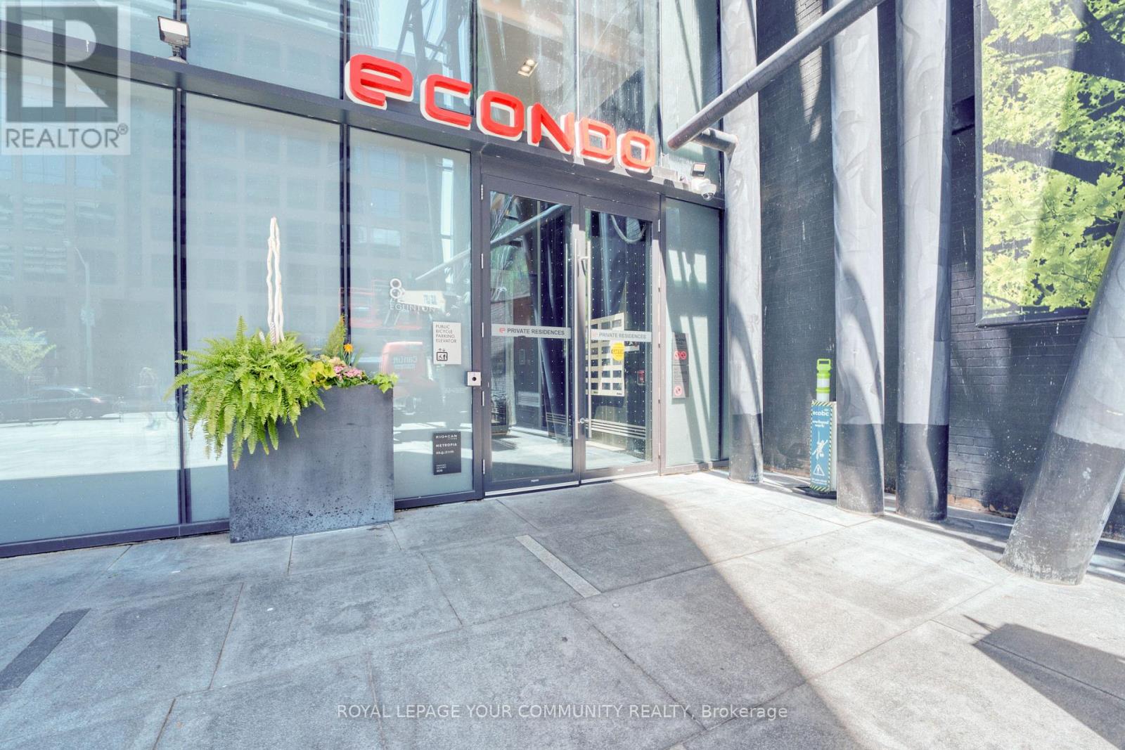 1808 - 8 Eglinton Avenue E, Toronto, Ontario  M4P 1A6 - Photo 2 - C12158973