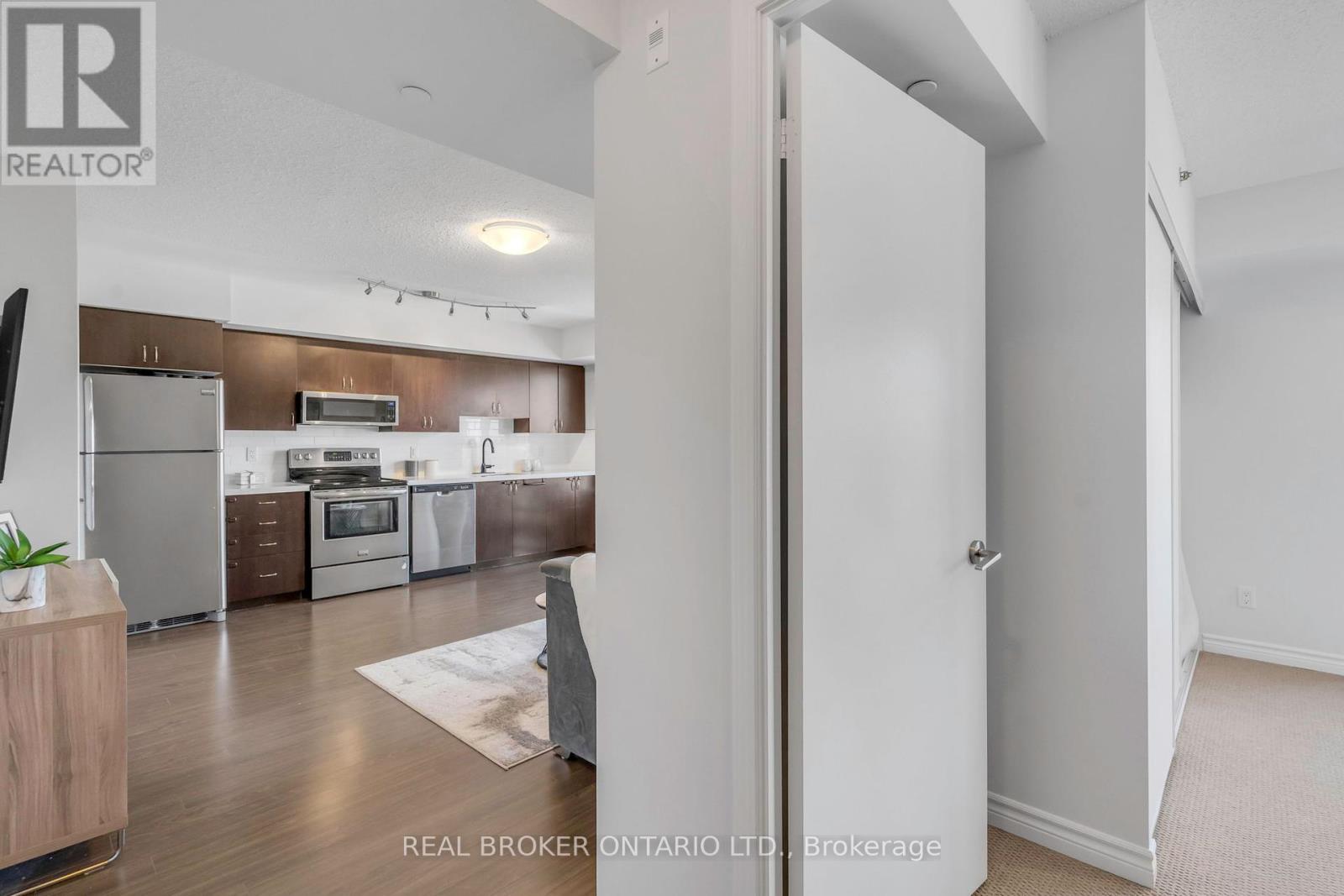 Property at 604 - 35 SARANAC BOULEVARD image 4