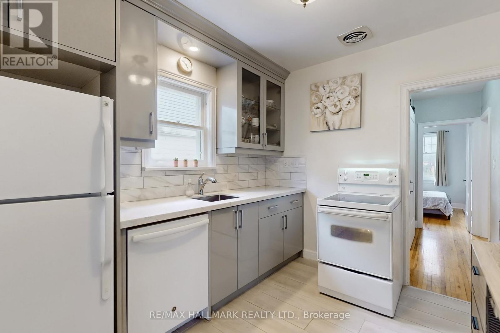 290 Laird Drive, Toronto, Ontario  M4G 3X5 - Photo 13 - C12159070