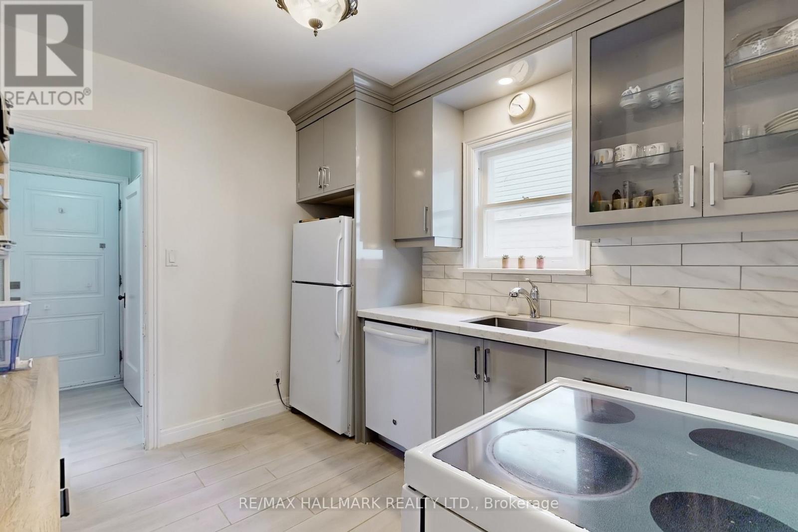 290 Laird Drive, Toronto, Ontario  M4G 3X5 - Photo 14 - C12159070