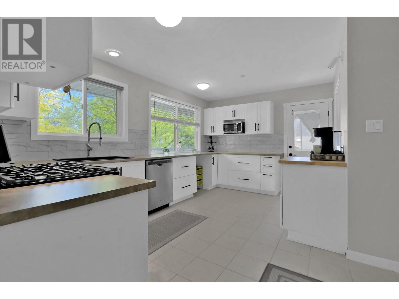195 Waterford Avenue, Penticton, British Columbia  V2A 3T6 - Photo 8 - 10348573