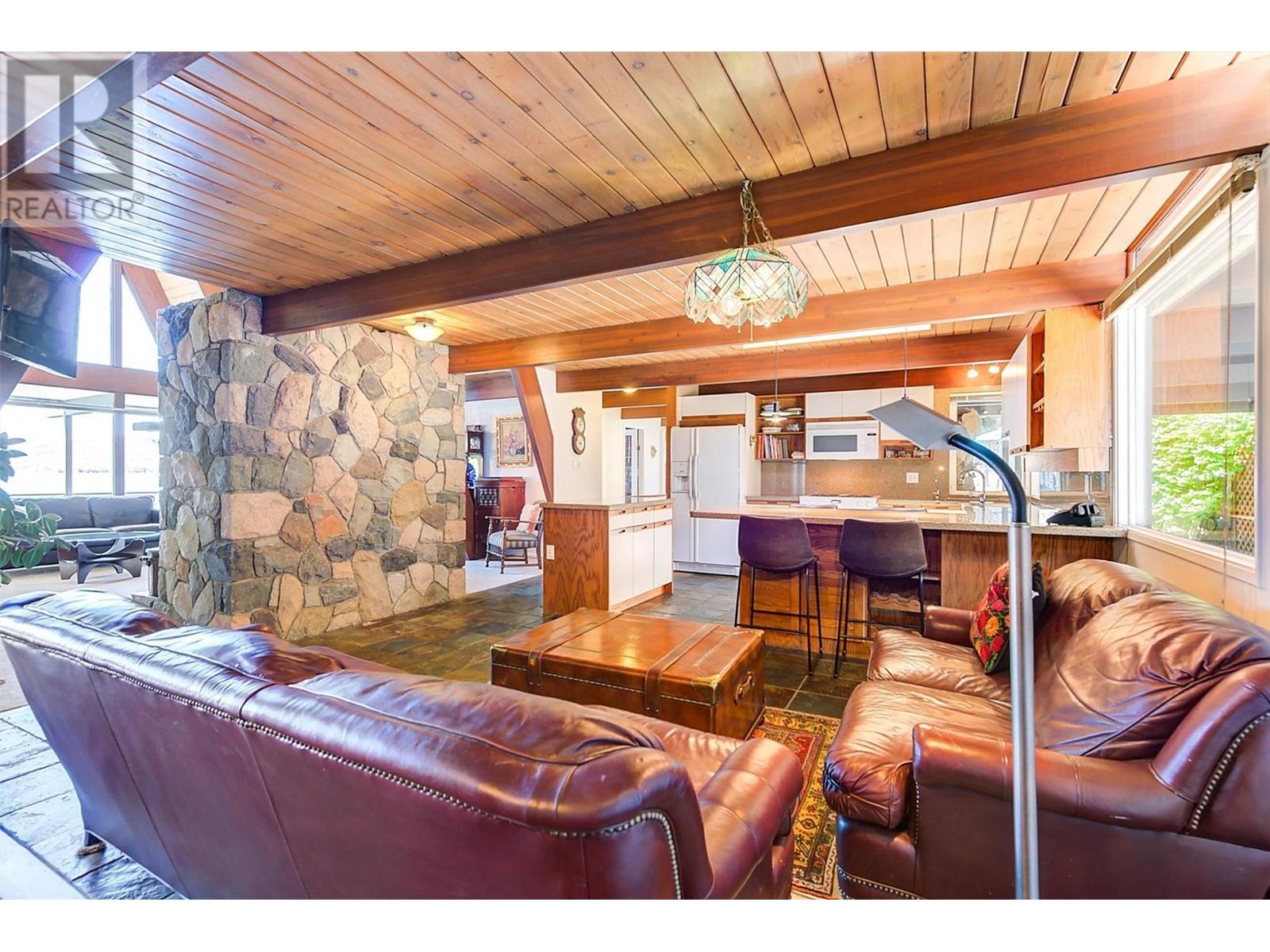 2004 Dewdney Road, Kelowna, British Columbia  V1V 2C3 - Photo 16 - 10347878