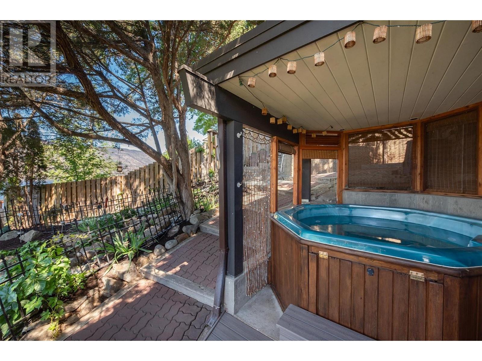 2004 Dewdney Road, Kelowna, British Columbia  V1V 2C3 - Photo 34 - 10347878
