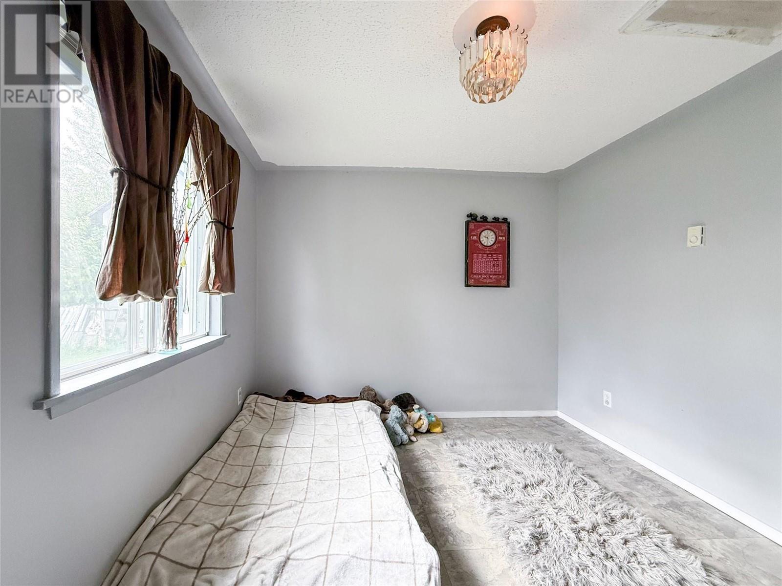 301 8th Avenue, Princeton, BC V0X1W0