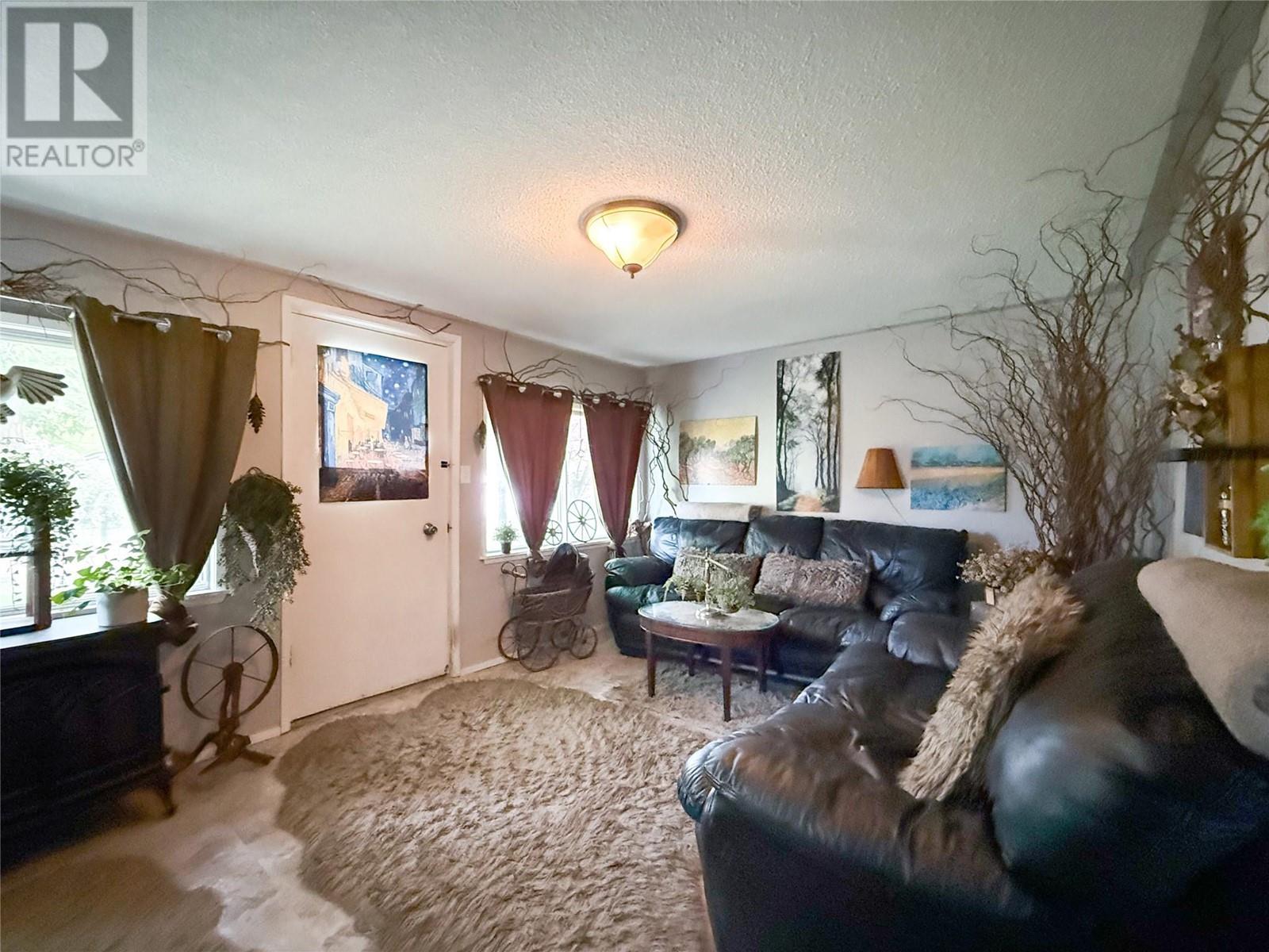 301 8th Avenue, Princeton, BC V0X1W0