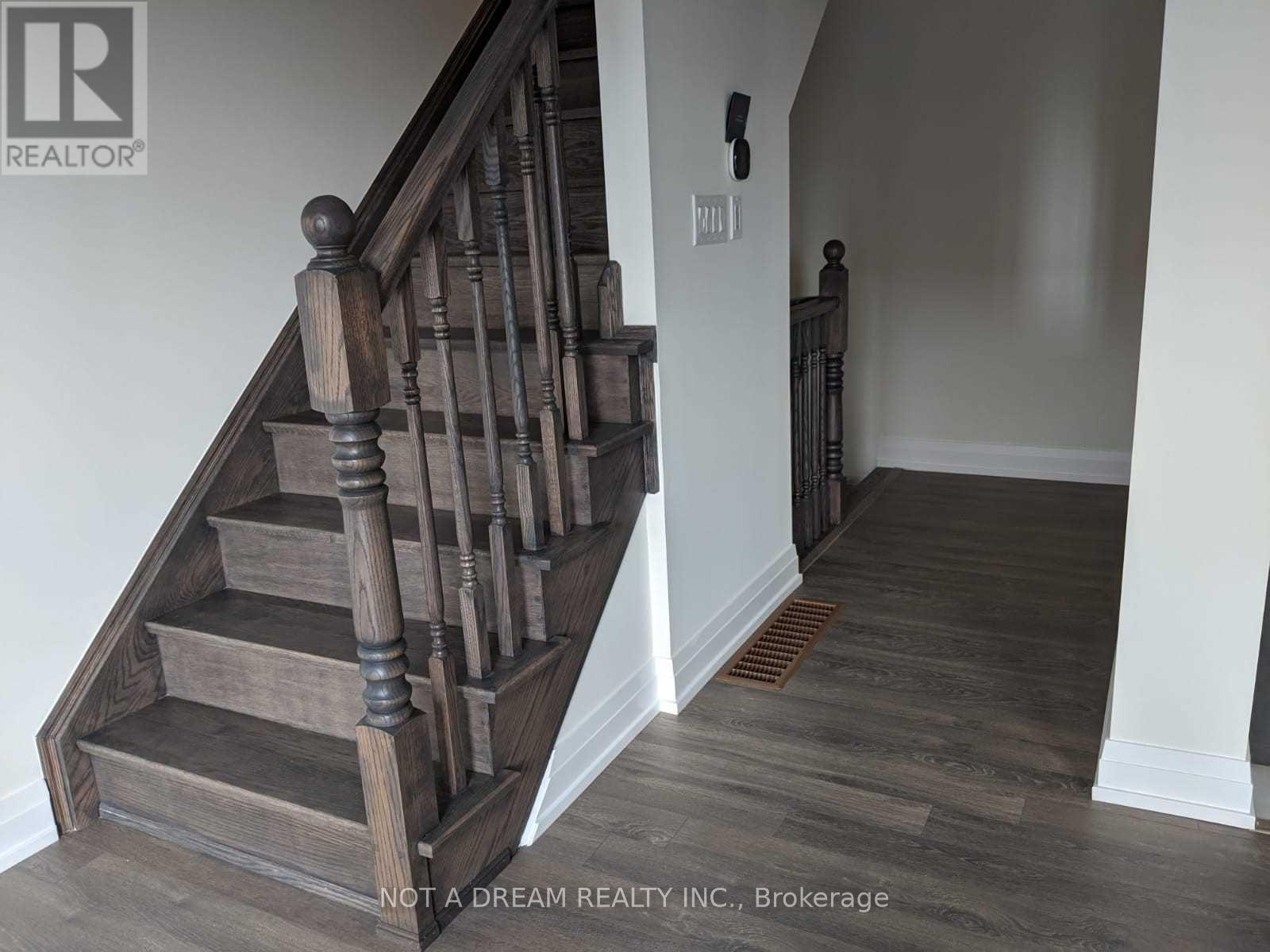 35 Bluegill Crescent, Whitby, Ontario  L1P 0E4 - Photo 6 - E12158927