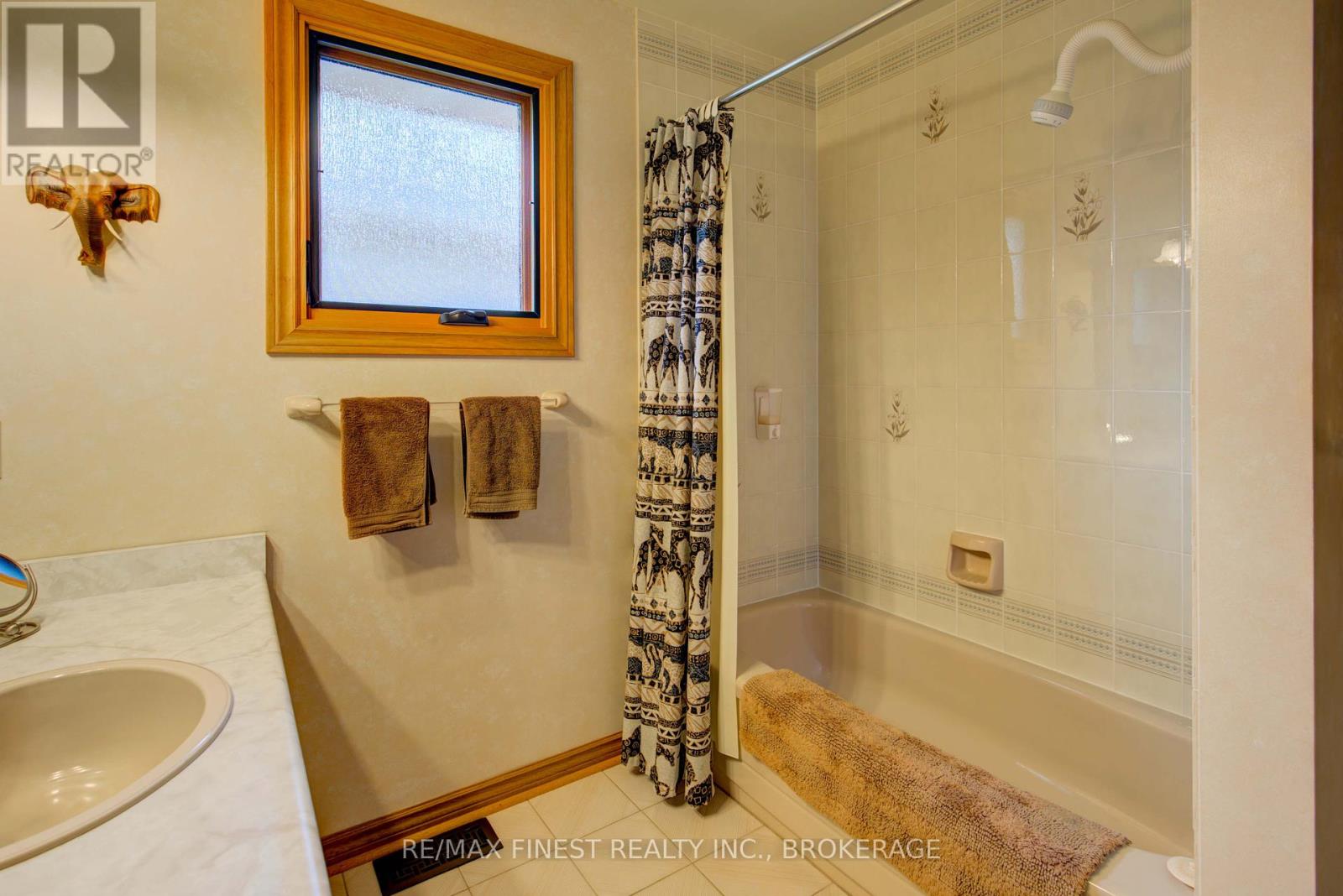563 Rankin Crescent, Kingston, Ontario  K7M 7K6 - Photo 33 - X12159182