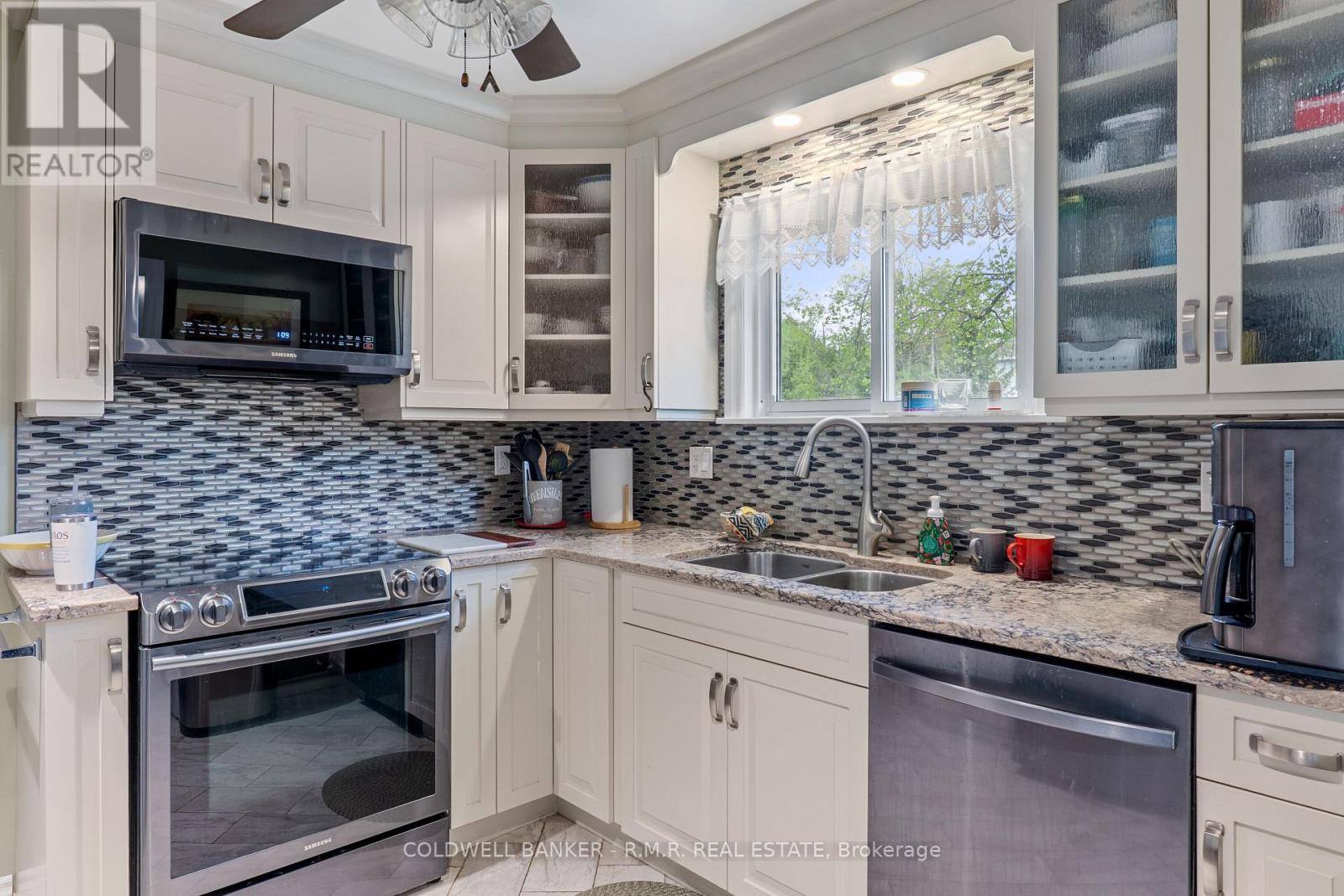 Property at 200 CHARLORE PARK DRIVE image 4