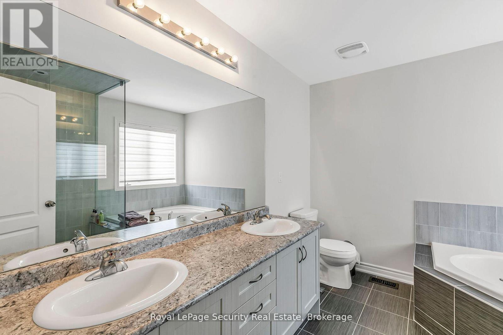 202 Gardiner Drive, Bradford West Gwillimbury, Ontario  L3Z 0J5 - Photo 28 - N12159020