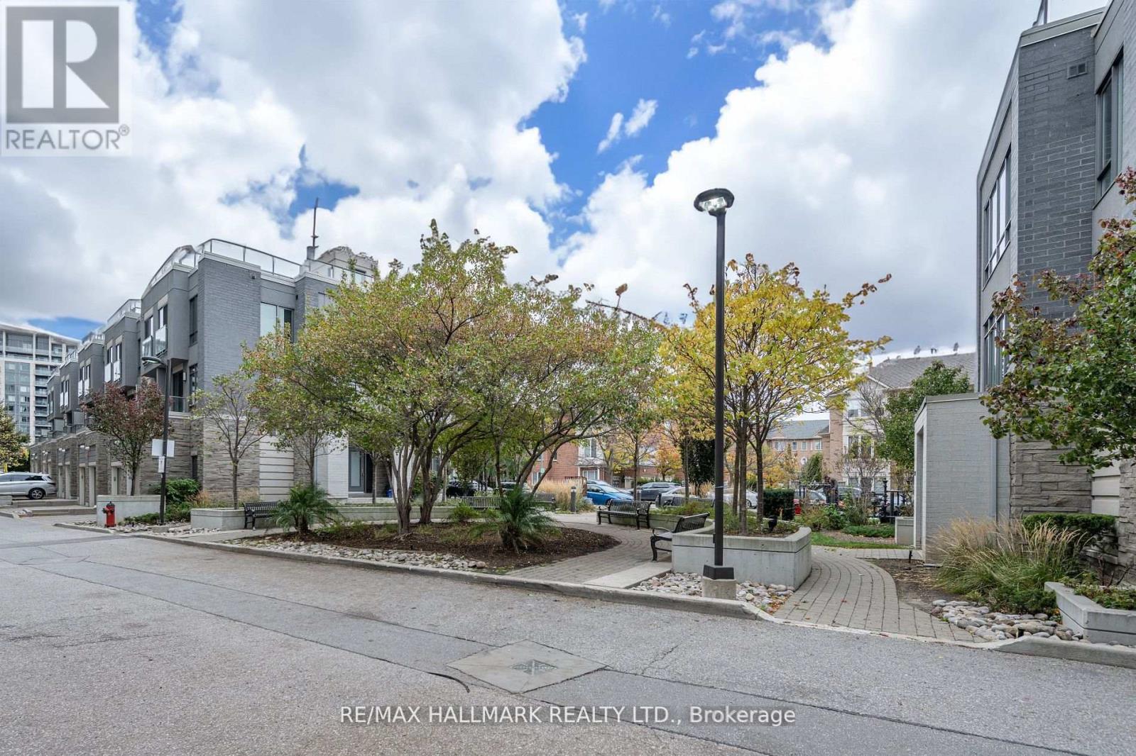 1107 - 325 South Park Road, Markham, Ontario  L3T 0B8 - Photo 4 - N12159067