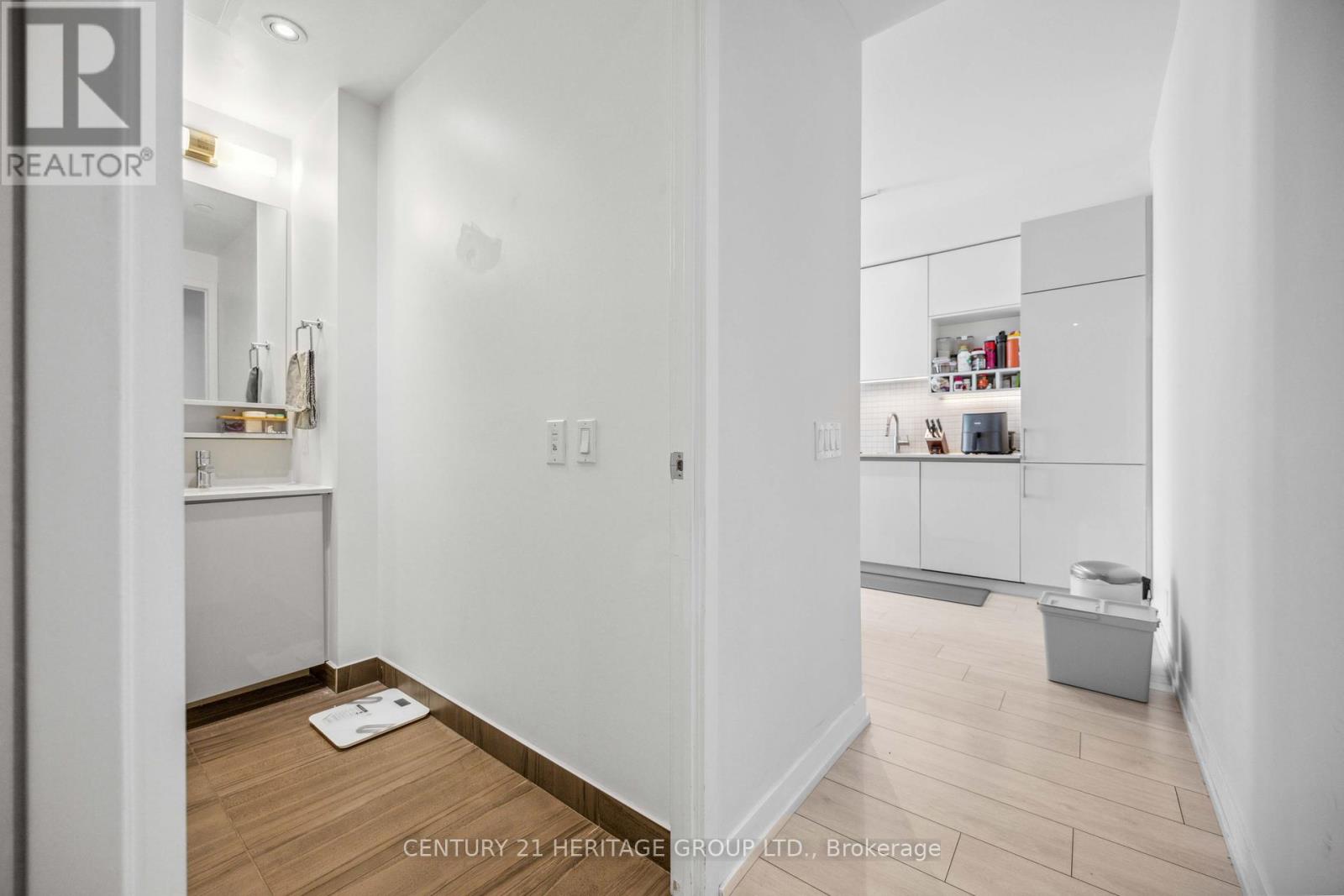 3310 - 950 Portage Parkway, Vaughan, Ontario  L4K 0J7 - Photo 5 - N12159115