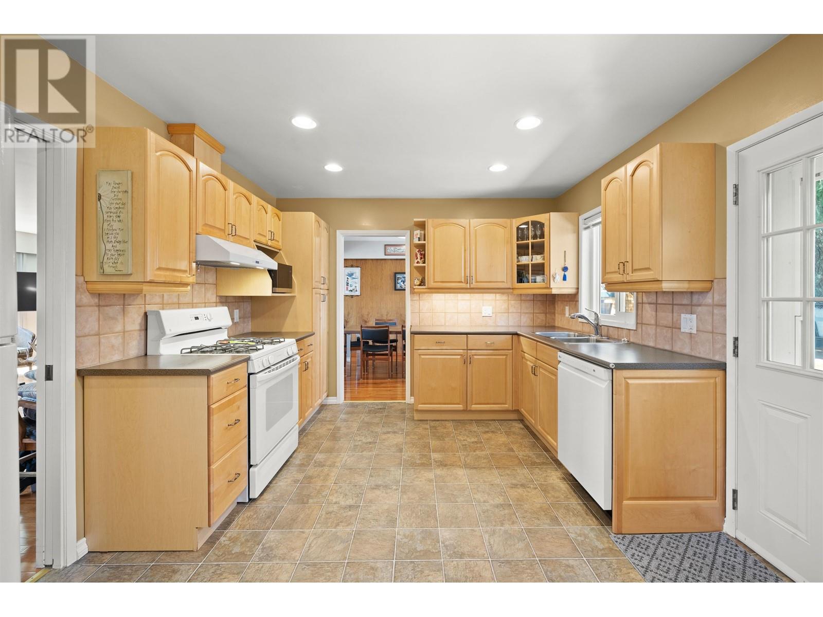 83 Mott Crescent, New Westminster, British Columbia  V3L 4L8 - Photo 4 - R3004282