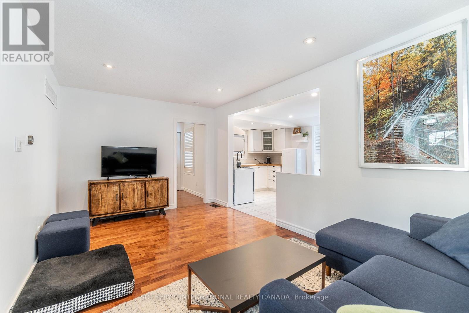 559 Burlington Avenue, Burlington, Ontario  L7S 1R9 - Photo 7 - W12158910