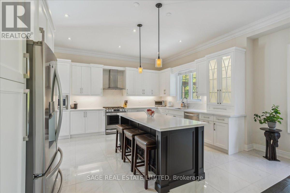 2223 Devonshire Crescent, Oakville, Ontario  L6M 4T5 - Photo 7 - W12158929