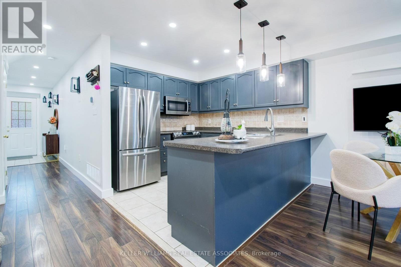 41 Dominion Gardens Drive, Halton Hills, Ontario  L7G 6A9 - Photo 8 - W12159031