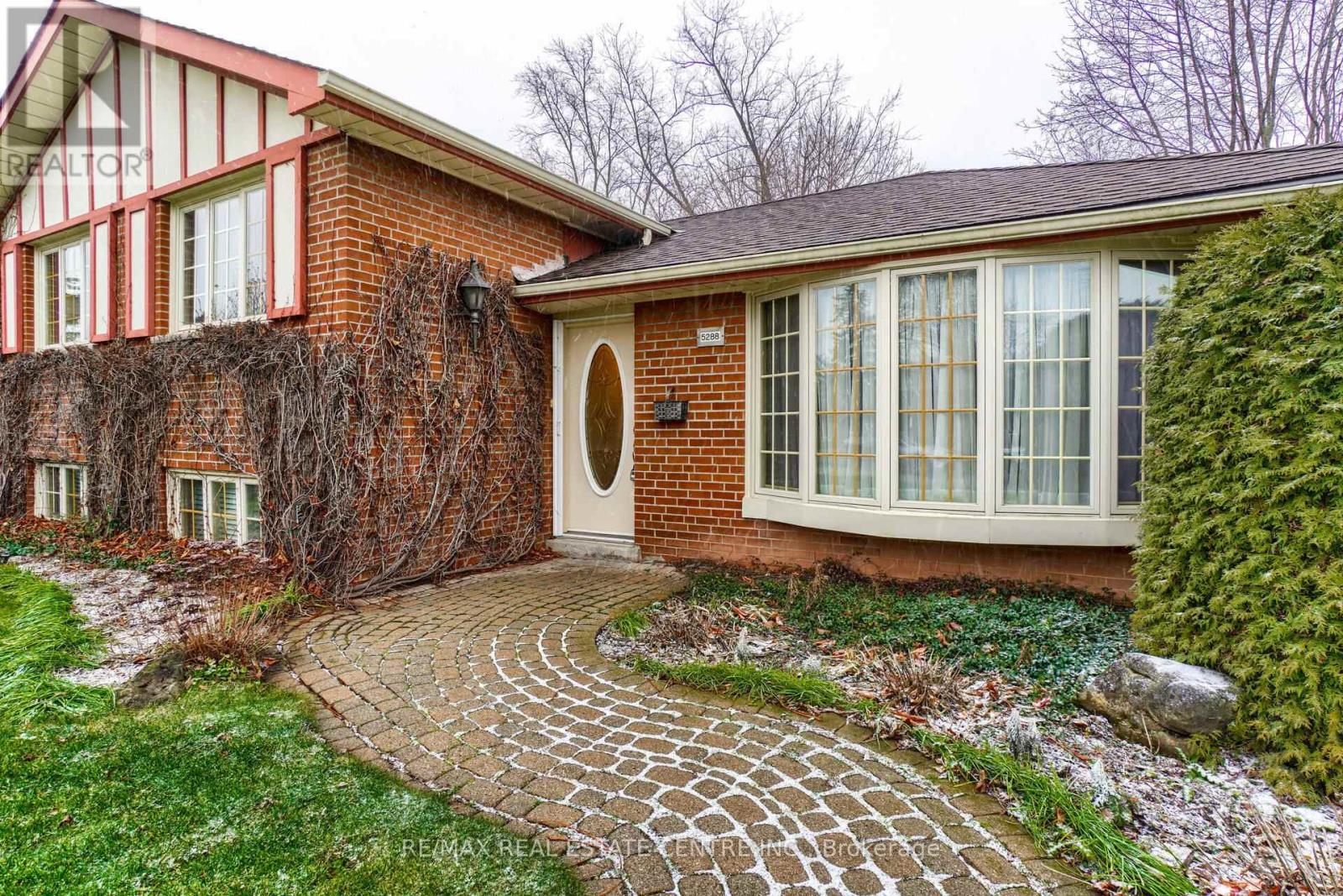 5288 Mericourt Road, Burlington (Appleby), Ontario  L7L 3R3 - Photo 4 - W12159040