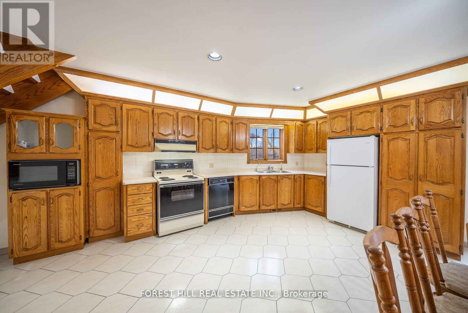 541 Glen Park Avenue, Toronto, Ontario  M6B 2G2 - Photo 18 - W12159107