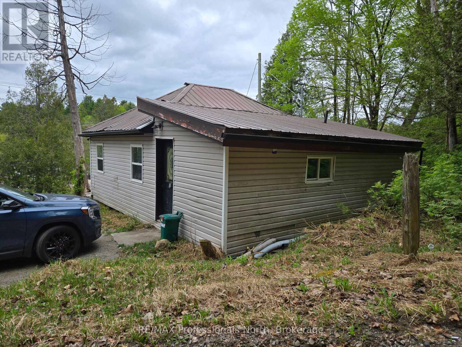 18 South Street, Dysart Et Al, Ontario  K0M 1S0 - Photo 4 - X12159175