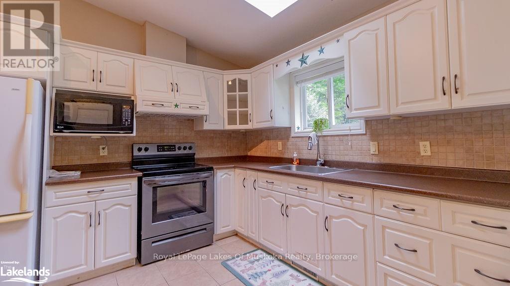 4244 Muskoka Road 117, Lake Of Bays, Ontario  P0B 1A0 - Photo 6 - X12159203