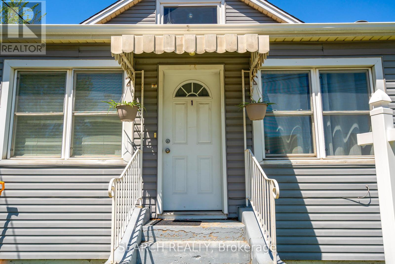 15 Delaware Street, St. Catharines (Facer), Ontario  L2M 5L9 - Photo 2 - X12158912