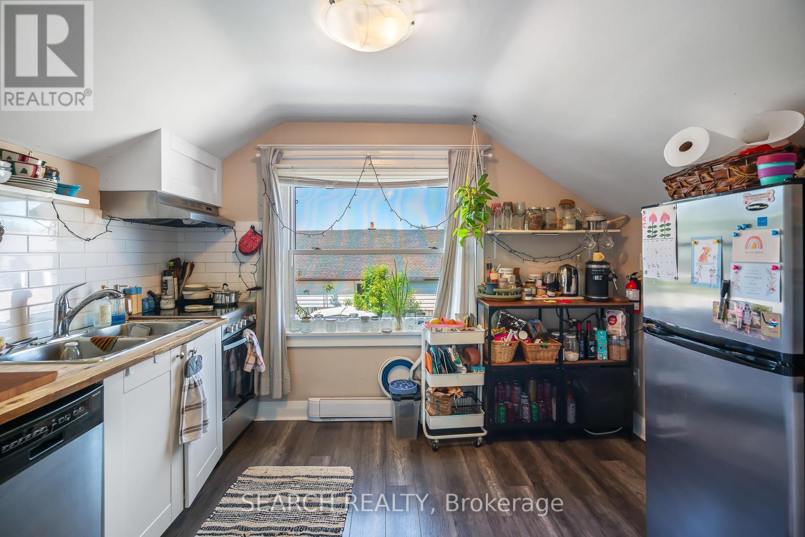 15 Delaware Street, St. Catharines (Facer), Ontario  L2M 5L9 - Photo 3 - X12158912