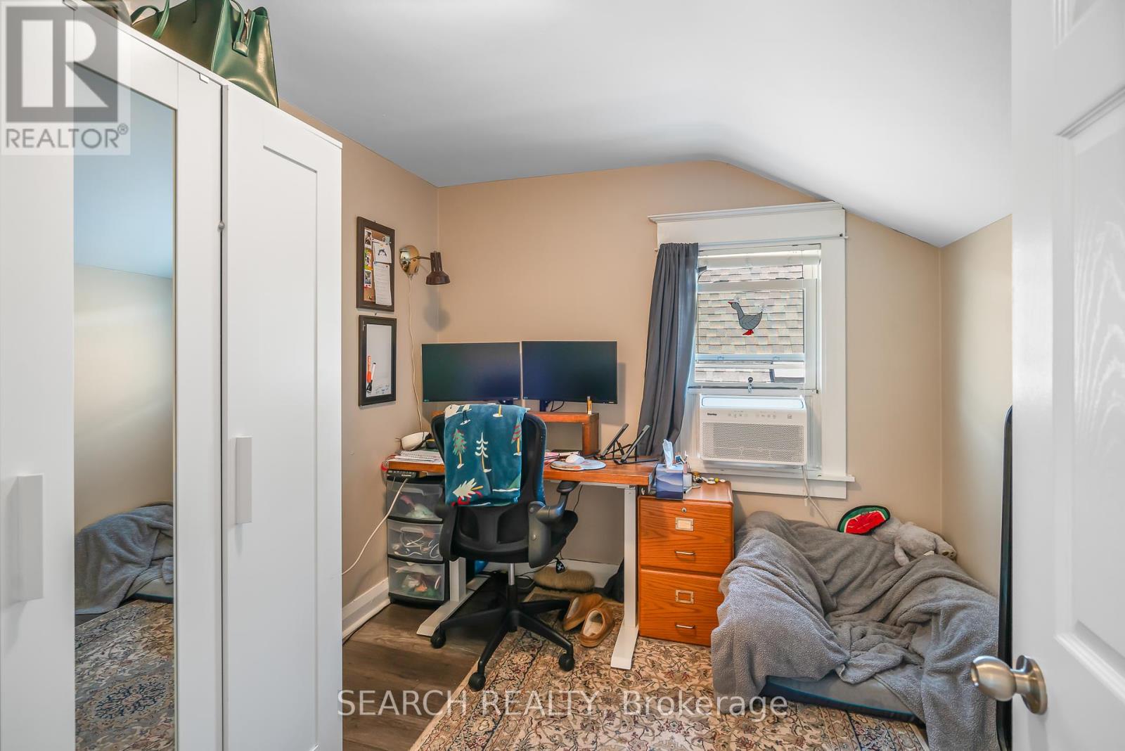 15 Delaware Street, St. Catharines, Ontario  L2M 5L9 - Photo 9 - X12158912