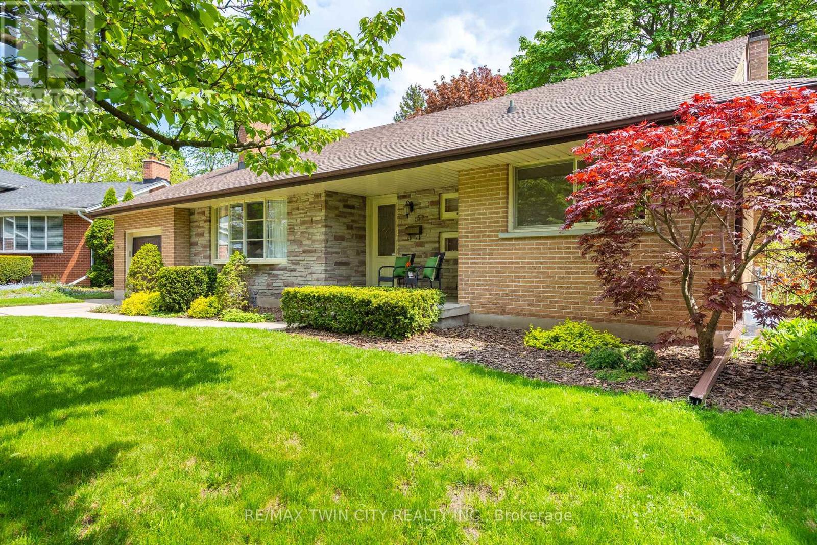 51 Askin Place, Kitchener, Ontario  N2A 1K9 - Photo 4 - X12158962